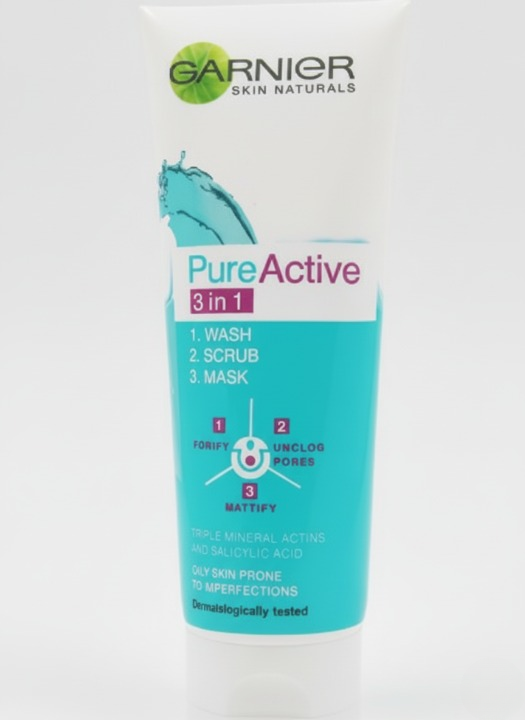 Garnier 3 in 1 Pure Active Face Wash – 100ml Liquid Cleanser for All Skin Types, Deep Cleansing and Refreshing Skincare Color Box